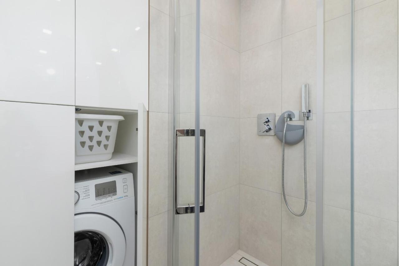 City Centre & Modern Quiet Apartment With Parking By Renters Prestige Kraków Exteriör bild