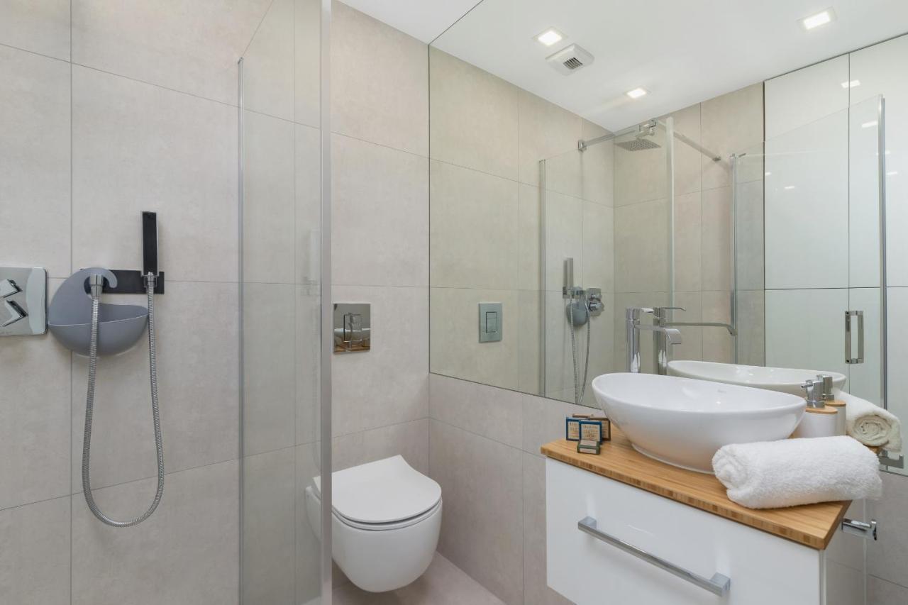 City Centre & Modern Quiet Apartment With Parking By Renters Prestige Kraków Exteriör bild